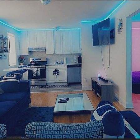 Townhouse Apartment In Oakland Gardens New York Esterno foto