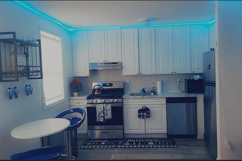 Townhouse Apartment In Oakland Gardens New York Esterno foto