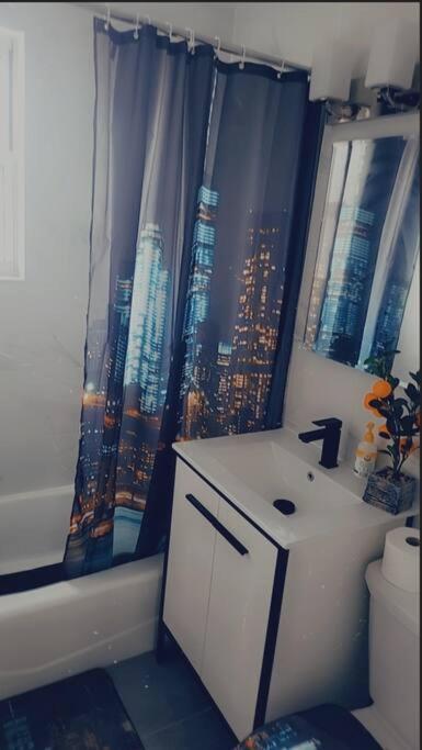 Townhouse Apartment In Oakland Gardens New York Esterno foto